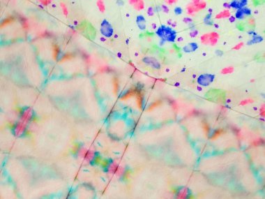 Tye Dip Doku. Kravat boyası desenli etnik çarşaf tasarımı. Mavi Çizgili İkat dokusu. Boyalı Çizgi Soyut Yama. Gri Çiçek Hattı Suluboya deseni. Kırmızı Kravat Boyası Bağlı Yama.