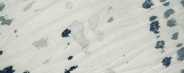 Gri Leke. Gri Renkli Akrilik Drip. Mürekkep Sıçratma Şablonu Soyut Sanat Sıçraması. Parlak Kova Pamuk desenli. Mürekkep Soyut Şekil. Renkli El Blotch. Suluboya Grunge 'u yıka.