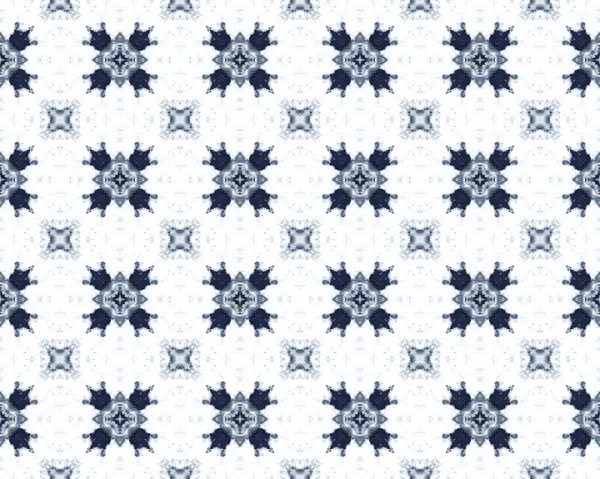 海軍の花柄インク 青い民族ペイントモロッコ幾何学的な花のボホール 青いポルトガル民族のタイル ヴィンテージ クアトロフォイル パターン 青インドモザイクバティック インドネシア幾何学的バティック床 — ストック写真
