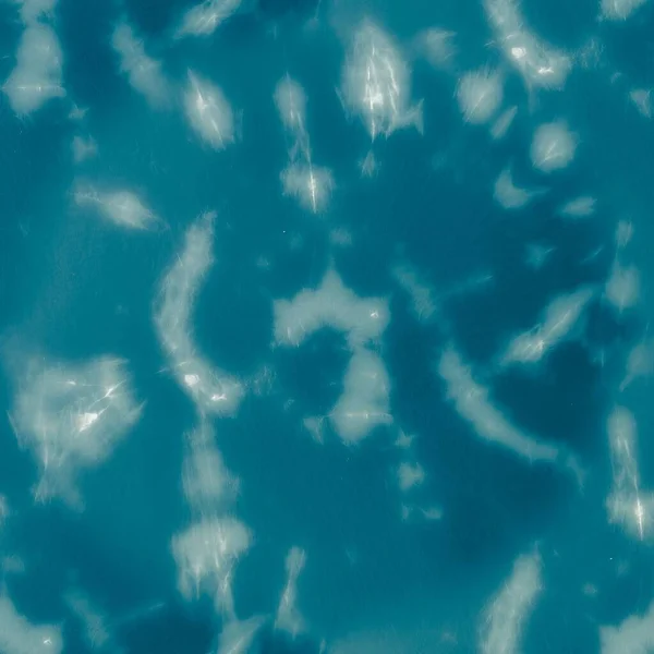海の螺旋丸 ヒッピー渦巻水彩画 概要円のテクスチャ ブルーグランジの渦巻き スパイラル ブルーシームレスプリント スプラッシュストライプ古い背景スパイラル染めプリント シルバーホワイトファブリック — ストック写真