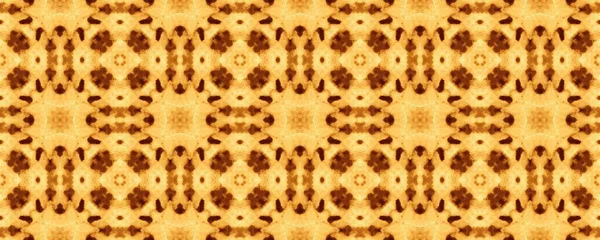 ブラウンリスボンエンドレスデザイン インドネシアの幾何学的ボホ ダークフローラルバティックプリント 幾何学的な花イカットを咲かせます トルコ製の軽いクアトロリフォイル バティック 概要花のボホ 黄色民族の床 — ストック写真