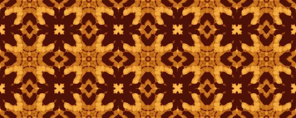 Sarı Süslü Mozaik Batik. Clay Çiçek Parmak İzi. Hareketli Geometrik Desen Boyası. Fas 'ın Mystic Boho' su. Hafif Vintage Quatrefolil Deseni. Soyut Geometrik Kat. Kahverengi Etnik Döşeme