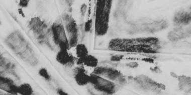 Beyaz Lekeli Parşömen. Kağıt Soyut Kova. Solgun Huysuz Etkisi. Wall Folk Sanat Tarzı. Siyah pürüzlü fırça malzemesi. Eski Kumaş elementi. Grunge 'u etkiler. Pastel kravat boyası Grunge.