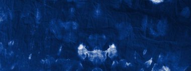 Sky Tie Dye Batik. Gece Kova Boyası. Parlak Sanatsal Kirli Kanva. Argent Aquarelle dokusu. Mavi Modern Boyalı. Fırçalanmış doku. Parlak Yağlı Fırça. Glitter Geleneksel Boyalı.