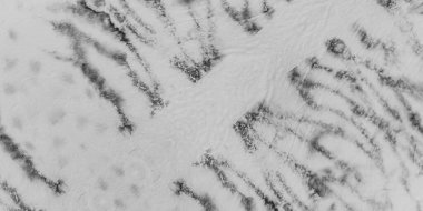 Beyaz desenli tuval. Retro Soyut Desen. Eski Grunge Arkaplanı. Solgun boyalı Grunge. Siyah Kağıt Fırçalı Doku. Gri Şablon Kağıt. Grunge 'u etkiler. Kırsal Yıkanmış Kravat Boyası.