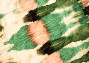 Bej rengi kravat boyalı batik. Kova boyası. Sanatsal Kirli Kanva. Bej Kova deseni. Eski Grafik Boyalı. Fırçalanmış kağıt. Antika Fırçalı Doku. Geleneksel Gül Boyalı.