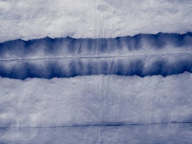 Çivit mavisi boyalı kumaş. Görüntü Kirli Sanat Efekti. Bulut Kova deseni. Su Huysuz Sanat Tarzı. Parlak mürekkep ipeği. Donanma stili. Indigo Soyut Suluboya. Deniz Bağı Boya Sanatı.