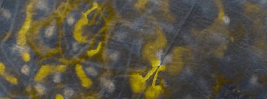 Lüks kravat boyama sanatı. Kova boyası. Sanatsal Kirli Kanva. Siyah suluboya boya. Kırsal Kaba Sanat Yazıcısı. Altın fırçalı ipek. Parlayan Yağlı Fırça. Altın Modern Boyalı.