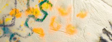 Gri Yaratıcı Kravat Boyası. Aquarelle dokusu. Kirli Arkaplan. Gökkuşağı Suluboya. Beyaz Graffiti Tarzı. Beyaz Fırçalı Doku. Yağlı fırça. Renkli Geleneksel Boyalı.