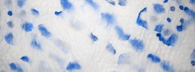 Beyaz kravat boyası. Aquarelle dokusu. Sanatsal Kirli Kanva. Parlak Suluboya Mürekkebi. Soyut Modern Boyalı. Fırçalanmış İpek. Beyaz Fırçalı Malzeme. Modern Boyalı.