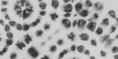 Siyah desenli tasarım. Soyut Aquarelle Çamaşır Suyu. Gri Kirli Suluboya. Bulanık Halk Grunge. Beyaz Çimento Mürekkep Fırçası. Gri Antika Malzeme. Çirkin Etkisi. Kırsal Boyalı Sanat Şablonu.