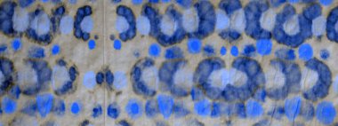 Beyaz Sanatsal Kravat Boyası. Suluboya boya fırçası. Kirli Sanatlar Pankartı. Dekoratif suluboya baskı. Soyut Graffiti Grunge. Fırçalanmış doku. Beyaz fırça boyası. Geleneksel Boyalı.