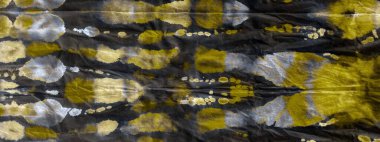 Altın Yaratıcı Kravat Boyası. Aquarelle Boya Fırçası. Kirli Arkaplan. Altın suluboya baskı. Güneşli Graffiti Grunge. Bronz Fırçalı İpek. Parlak Fırçalı Doku. Sarı Graffiti Grunge.