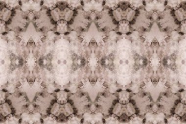 Gri Yıkanmış Kravat Boyası. Mor Toprak Fırçalı Doku. Güzel kahverengi desenli. Gri renkli çizgiler. Ses tonunda Grunge Backgdrop. Krem boya fırçası sanatı. Soluk Halkın Petrol Fırçası. Gri Kova Boyası