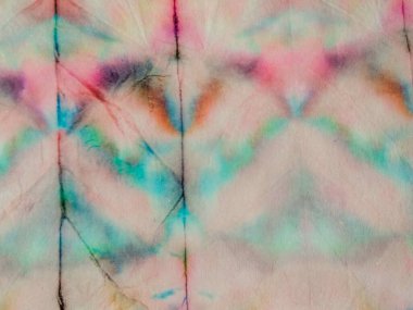 Boyalı Hat Doğu Suluboya. Kırmızı kravat boyalı kravat bandı. Kravat boyası Grunge Deseni Gri Çizgili Ikat dokusu. Shibori Dip Doku. Çoklu Renkli Su Efekti. Mavi Çizgili Suluboya Deseni.