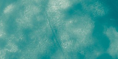 Mavi kravat boyası. Gökyüzü boyası. Yeşil Yumuşak Suluboya. Parlak parıltı. Parlak Yaz. Sparkle Splash. Yeşil Deniz Modeli. Mavi Okyanus Suluboya. Turkuaz Parlak Işık. Soyut Su Boyası. Okyanus Dokusunu.