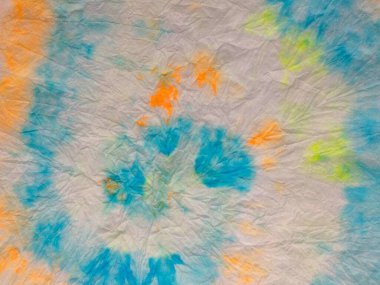 Spiral kravatlı boya fırıldağı. Çok renkli kravat deseni. Kumaş Batik. Spiral kravatlı boya fırıldağı. Multi Tiedye. Spiral 1960 Kırmızı Parlak Doku. Gradyan Yumuşak Düzen. Mavi Renk Girdap Deseni.