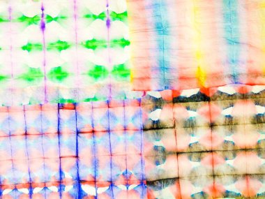 Boyalı Çizgi Soyut Yama. Kırmızı Etnik Çizgi Suluboya Yapısı. Mavi çizgili Ikat deseni. Gri kravat boyası, kravat izi. Çok Renkli Çiçek Suyu Tasarımı. Etnik Dip dokusu. Bağla Grunge Deseni