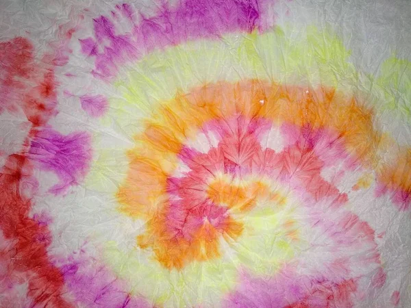Spiral kravatlı boya fırıldağı. Çok renkli kravat deseni. Tiedye Print. Spiral kravat boyası. Multi Tiedye. 1960 model Spiral Pembe Çizgili Kravat Ölümü. Çoklu Renkli Girdap Suluboya. Gradyan Mavi Kravat Boyası.
