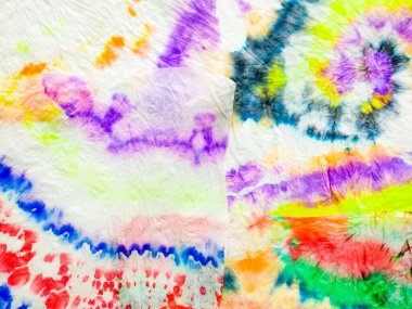 Boyalı Çizgi Gradyan Suluboya. Çoklu Renkli Çamaşır Yaması. Tye Dip Deseni. Kravat Boyası Efekti Gri Çizgili Ikat dokusu. Mavi Çiçek Çizgisi Şablonu. Kırmızı Kravat Boyası Etnik Yazı.