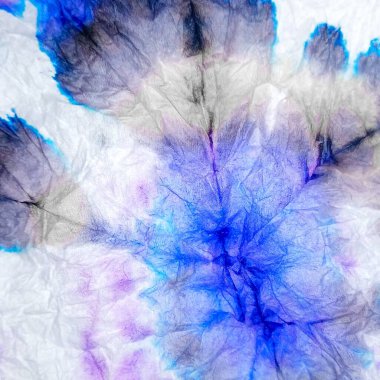 Boyalı Gri Gradyan Suluboya. Blue Light Ikat dokusu. Shibori Dip Deseni. Çok Renkli Hafif Violet Grunge. Mavi çizgili suluboya desen. Boyalı Şerit Şerit. Boyama Efekti Dokusunu Bağla