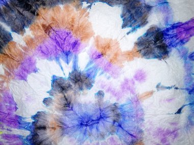 Spiral kravatlı boya fırıldağı. Çok renkli kravat deseni. Çember Kalp. Spiral Kravat Boyası Kalbi. Multi Tiedye. Pembe Girdap Arkaplanı. Yumuşak, parlak kravat boyası. Kademe Kırmızı Şablon. Spiral 1960 Arkaplanı