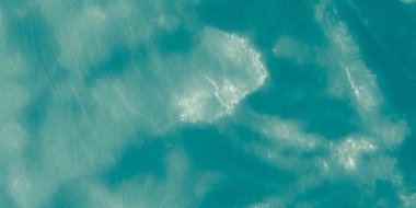 Mavi kravat boyası. Dalgalanma Parıltısı. Parıltı Yaz. Yeşil Deniz Parıltısı. Turkuaz Parıltısı. Parlak doku. Gri Su Arkaplanı. Gümüş Yıkama Arkaplanı. Gökyüzü Parlak Fırça. Okyanus doğası. Soyut Su Fırçası.