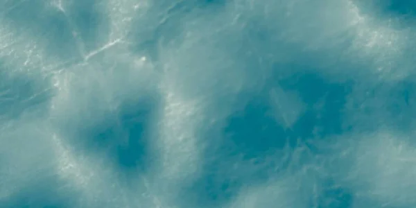 蓝色水的颜色 海洋光刷 灰色海模式 摘要水刷 灰色染料 闪光表面 浅色染料 银海海底 水的结构 海洋飞溅 — 图库照片