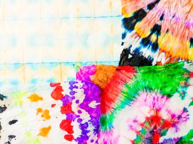 Boyalı Çizgi Gradyan Patchwork. Kırmızı Çizgili İkat dokusu. Çiçekli Dip Deseni. Kravat boyası Grunge deseni gri çiçekli suluboya deseni. Çoklu Renkli Etnik Keten Tasarımı. Mavi Kravat Boyası Bağlama Yaması.