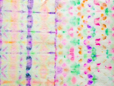 Boyalı Çizgi Gradyan Patchwork. Mavi kravat boyası, kravat izi. Çiçekli Dip Deseni. Gri Çizgili İkat dokusu. Boyalı Yama Doku Yaması Etnik Su Efekti. Kırmızı Çiçek Hattı Suluboya Deseni.