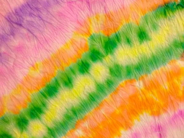 Boyalı Çizgi Gradyan Suluboya. Kravat Boyası Efekti Çok Renkli Su Tasarımı. Gri çizgili suluboya deseni. Shibori Dip Deseni. Mavi kravat boyası, kravat izi. Kırmızı Çizgili İkat dokusu.