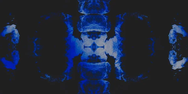 ナイト ストリップ クールな万華鏡のタイル ブラックライトダーティアート効果 ブルー抽象アクエラレル ステイン グラフィティ グランジ インディゴブラシ素材 雪のスタイリッシュなテクスチャ — ストック写真