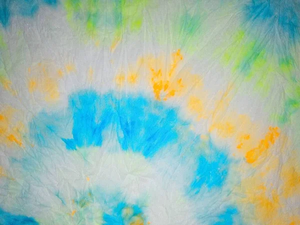 Spiral kravatlı boya fırıldağı. Çok renkli kravat deseni. Tshirt Yürek. Spiral Kravatlı Boyalı Gömlek. Multi Tiedye. Psikedelik kırmızı kravat boyası. 1960 model spiral çoklu renk girdap suluboya. Yumuşak Çizgili Kravat Öl.