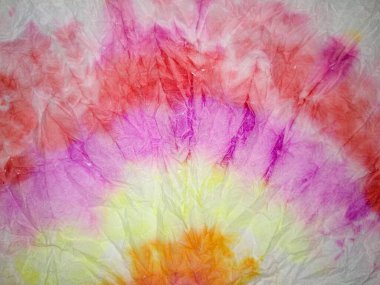 Spiral kravatlı boya fırıldağı. Çok renkli kravat deseni. Tişört baskısı. Spiral Kravatlı Boyalı Gömlek. Multi Tiedye. Kırmızı çizgili Tye Boya. Çoklu Renkli Girdap Suluboya. Pembe desenli psikedelik. Spiral 1960 Arkaplanı