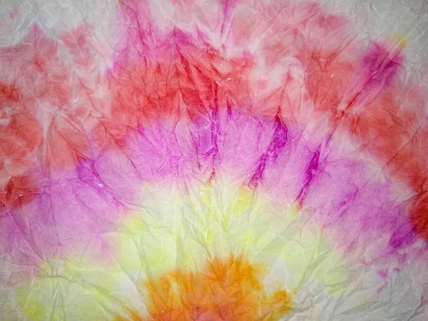 Spiral kravatlı boya fırıldağı. Çok renkli kravat deseni. Tişört baskısı. Spiral Kravatlı Boyalı Gömlek. Multi Tiedye. Kırmızı çizgili Tye Boya. Çoklu Renkli Girdap Suluboya. Pembe desenli psikedelik. Spiral 1960 Arkaplanı