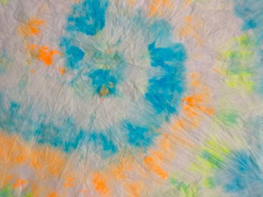 Spiral kravatlı boya fırıldağı. Çok renkli kravat deseni. 1970 'lerin baskısı. Spiral kravatlı boya fırıldağı. Multi Tiedye. Kırmızı Parlak Desen. Spiral 1960 Patern Soyut Yumuşak Desen. Yeşil Renkli Girdap Arkaplanı.