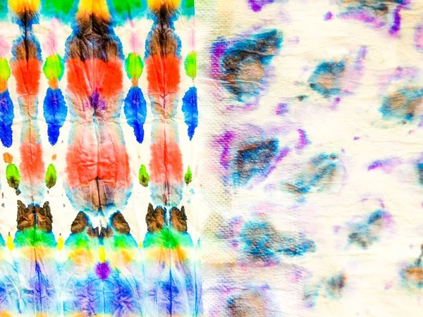 Boyalı Hat Oriental Patchwork. Gri Çiçekli Suluboya Şablonu. Çiçek desenli. Çoklu Renkli Etnik Su Tasarımı. Kravat boyası desenli kırmızı çizgili Ikat deseni. Mavi Kravat Çiçek Yaması.