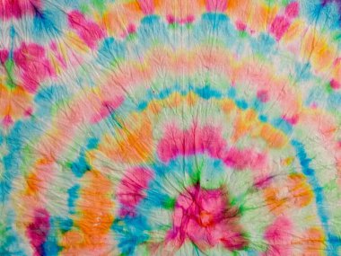 Boyalı Çember. Boho 'yu bağla. Soyut Batik Yuvarlak. Tiedye Boyalı Parmak izi. Renkli Kirli Girdap. Fırça çizgili desen. Boyalı Çember Arkaplanı 'nı bağla. 1960 Suluboya Yuvarlak Renkli Hippi Deseni.