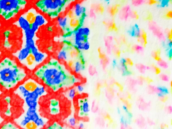 Boyalı Çizgi Gradyan Patchwork. Kravat boyası Grunge desenli gri çiçek deseni. Çoklu Renkli Çizgili Keten Yama. Tye Dip Doku. Mavi kravat boyası, kravat izi. Kırmızı Etnik Boyalı Suluboya Yapısı.