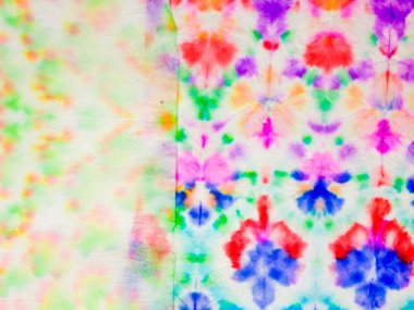 Boyalı Çizgi Soyut Yama. Bağlantı Boya Efekti Gri Etnik Ikat Deseni. Mavi çizgili suluboya doku. Çoklu Renkli Çiçek Ombre Tasarımı. Tye Dip Deseni. Kırmızı Kravat Boyası Bağlı Yama.