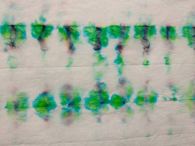 Boyalı Hat Doğu Suluboya. Çoklu Renkli Çamaşır Efekti. Kravat boyası desenli Shibori daldırma dokusu. Mavi çizgili Ikat deseni. Gri kravat boyalı kravat bandı. Kırmızı Çizgili Suluboya Doku.