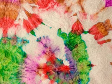 Spiral kravatlı boya fırıldağı. Çok renkli kravat deseni. Tiedye Batik. Spiral Kravat Boyası Kalbi. Multi Tiedye. Çok renkli girdap deseni. 1960 model spiral Psikedelik Yumuşak Kravat Boyası. Kırmızı çizgili kravat boyası.