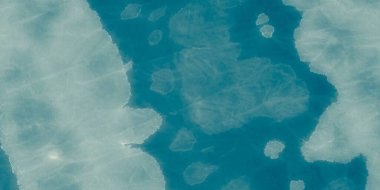 Mavi Deniz Yüzeyi. Pırıltılı Yüzey. Beyaz Deniz Suluboya. Su seyahati. Teal Dye. Su dokusu. Okyanus Deniz Fırçası. Açık Derinlik Mavi Sıvı Arkaplan. Soyut Okyanus Boyası. Mavi Deniz Deseni.