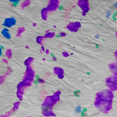 Kravat boyası yeşil renkte suluboya. Kravatlı kravat bandı. Mavi açık mavi suluboya deseni. Mavi Çizgili İkat dokusu. Shibori Dip Doku. Çoklu Renkli Çizgili Ombre Tasarımı. Bağla Grunge Deseni