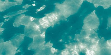 Mavi kravat boyası. Parlak Doğa. Azure Bright Shine. Gümüş Yıkama Arkaplanı. Soyut Okyanus Fırçası. Su deseni. Cyan Parıltısı. Dalgalanma Parıltısı. Beyaz Deniz Modeli. Mavi Temiz Arkaplan. Işıldayan Doğa.