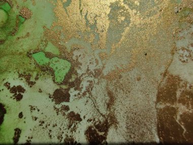 Altın Alkol Mürekkebi Mermeri. Folyo Sanat Boyası. Yeşil Doğu Suluboya. Yeşil Mermer Arkaplan. Altın Su Renk Tablosu. Bronz Alkol Mürekkep Suluboya. Akışkan Zarif Doku. Lüks Soyut Şablon.