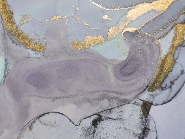 Altın Alkol Mürekkebi Mermeri. Modern Soyut Şablon. Hafif Zarif Doku. Leylak Su Rengi Arkaplanı. Mavi Mermer Suluboya. Lavanta doğulu arka plan. Altın rengi mermer. Mavi Mürekkep Boyası.