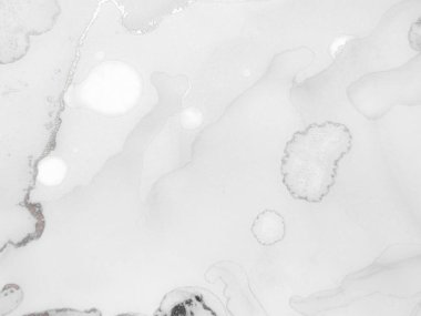 Gri Su Renkli Grunge. Su Boyası Arkaplanı. Açık Altın Arkaplan. Altın Sanat Boyası. Folyo Alkol Mürekkebi Grunge. Beyaz, zarif bir doku. Gri Modern Altın Şablon. Parlak Grunge Arkaplanı.