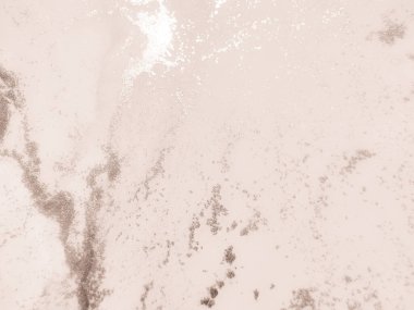 Altın Alkol Mürekkebi Mermeri. Beyaz Mermer Arkaplan. Kahverengi Jeot Parıltısı. Kahverengi mürekkep boyası. Beyaz Soyut Boyama Alkol Mürekkebi Zarif Arkaplan. Parlak Kahverengi Mermer. Metal Gradyan Arkaplanı.