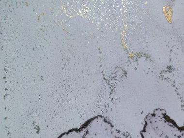 Mavi Alkol Mürekkebi Mermeri. Hafif Zarif Desen. Altın Sanat Boyası. Modern Soyut Ressamlık. Lavanta rengi arka plan. Leylak Soyut Suluboya. Altın rengi mermer. Mavi Mermer Arkaplan.